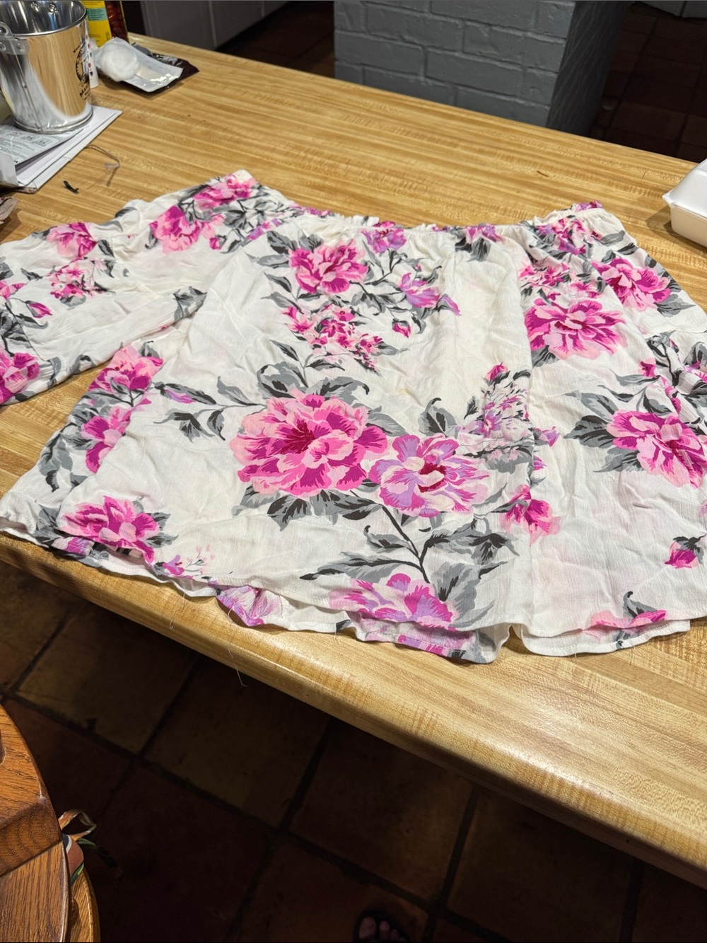 ANDRÉE BY UNIT White Floral Off-Shoulder Top with Pink Accents
